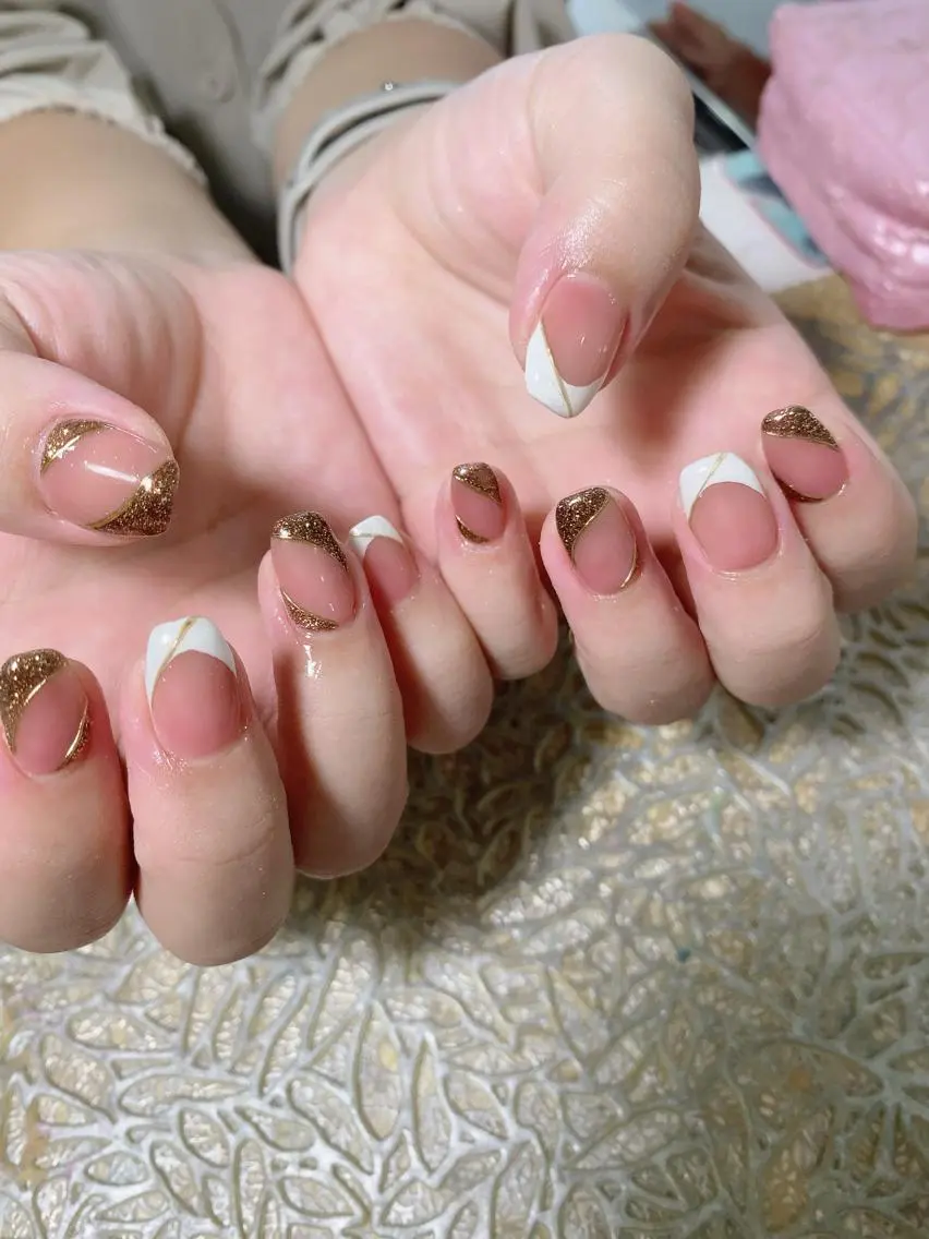 ネイル アートネイル 長さ出し ジェルネイル キラキラネイル ニュアンスネイル 艶々の美爪を〜 【リリアーナ】のネイルデザイン