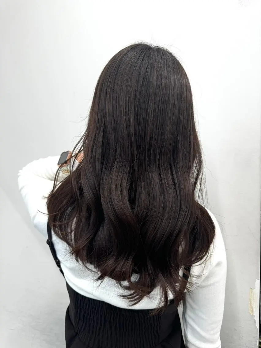 セミロング アッシュ ハイライト 髪質改善 ヘアカラー トリートメント 【公式】amble luxe池袋東口🩷のヘアスタイル