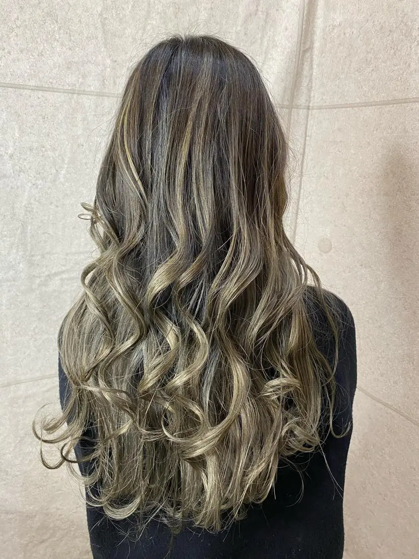 ロング カット ヘアカラー 長濱 俊のヘアスタイル