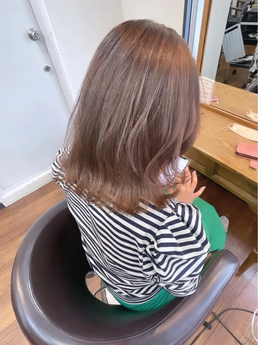 セミロング レイヤーカット、 大人可愛い　中村美羅のヘアスタイル