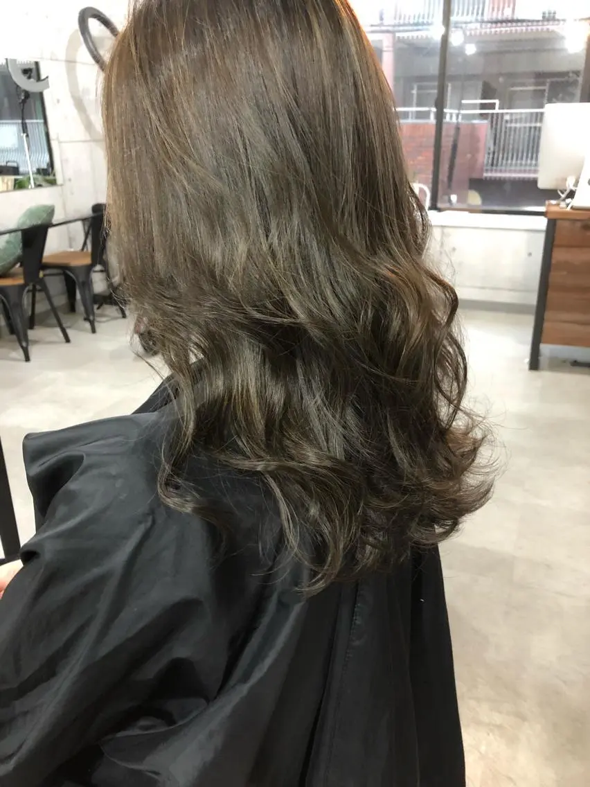 ミディアム カラー アディクシーカラー ベージュカラー 黒髪 ブリーチ ブルーカラー ヘアカラー トリートメント ヘアセット 艶髪育成サロン 京橋　shinのヘアスタイル