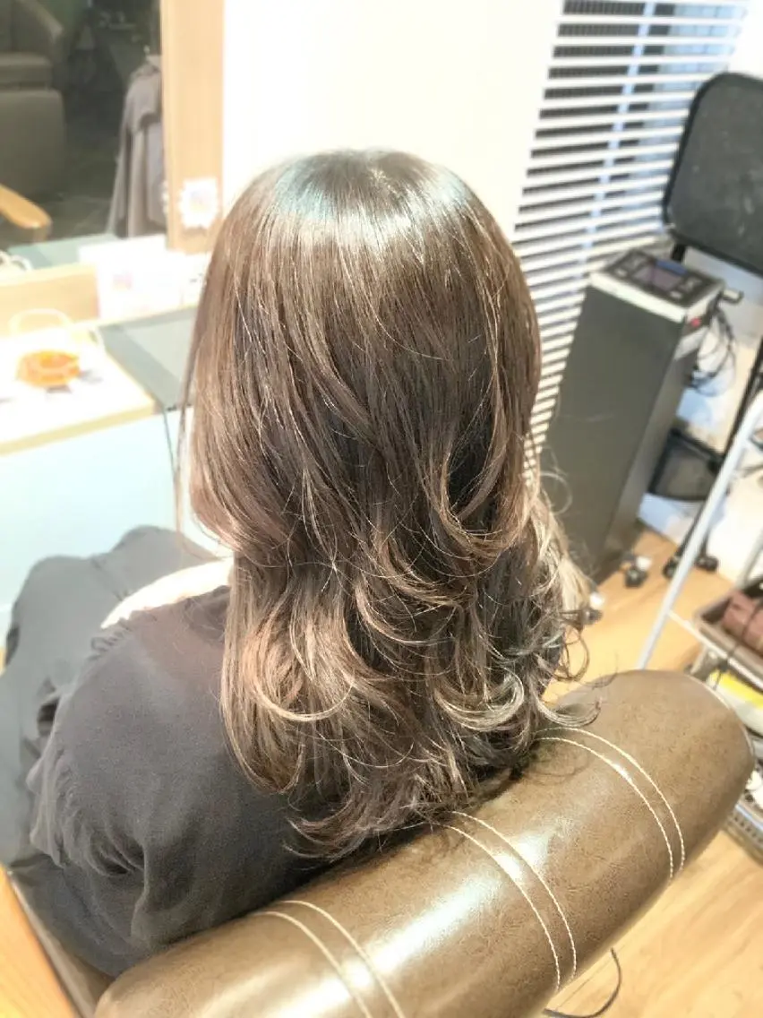 カラー グレージュ 堀 望美のヘアスタイル