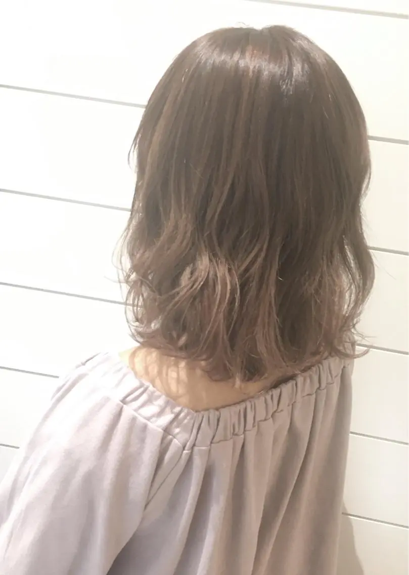 セミロング カラー ベージュカラー 鍵山 千秋のヘアスタイル