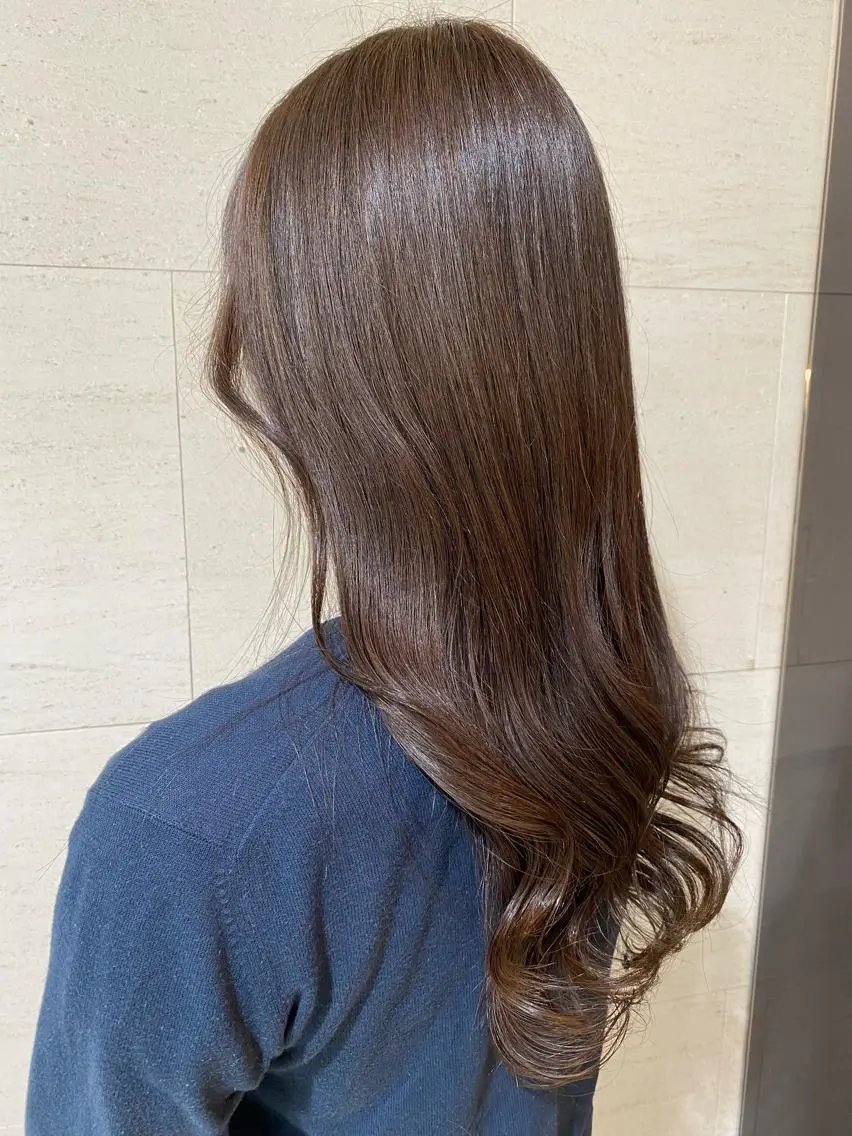 ロング カラー 透明感カラー オリーブカラー 縮毛矯正 N°jemica 🫧REIKA🫧のヘアスタイル