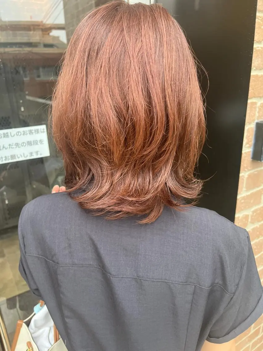 ミディアム カラー パーマ ヘアアレンジ メンズ キッズ ネイル マツエク・マツパ アイブロウ ミディアムパーマ メンズパーマ ブラウンカラー ケアカラー 透明感カラー 久木原 ゆりのヘアスタイル