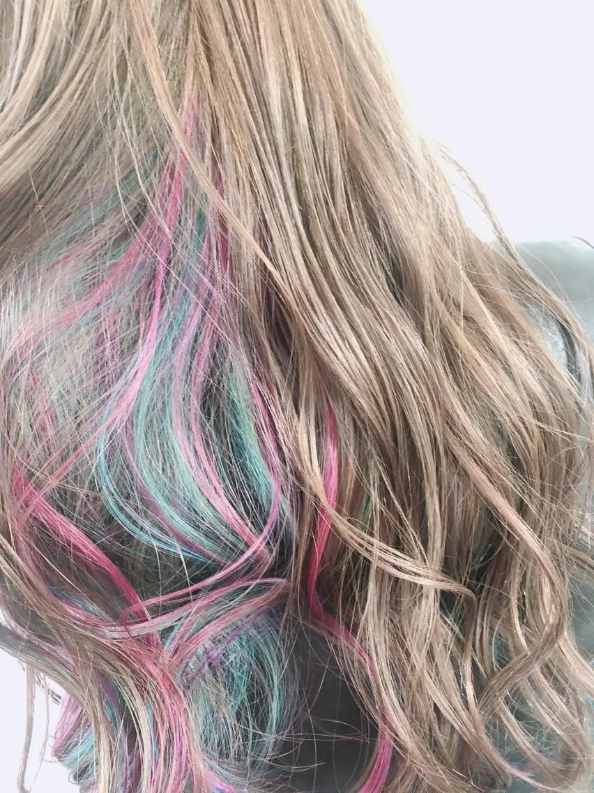 ロング カラー ベージュカラー ミルクティーベージュ ユニコーンカラー ヘアカラー Rina のヘアスタイル