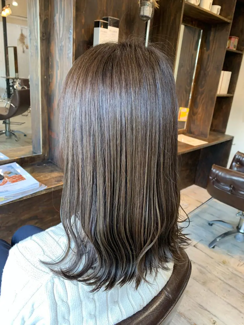 セミロング カラー イルミナカラー トリートメント LoRE hair 四条河原町　西尾友里のヘアスタイル
