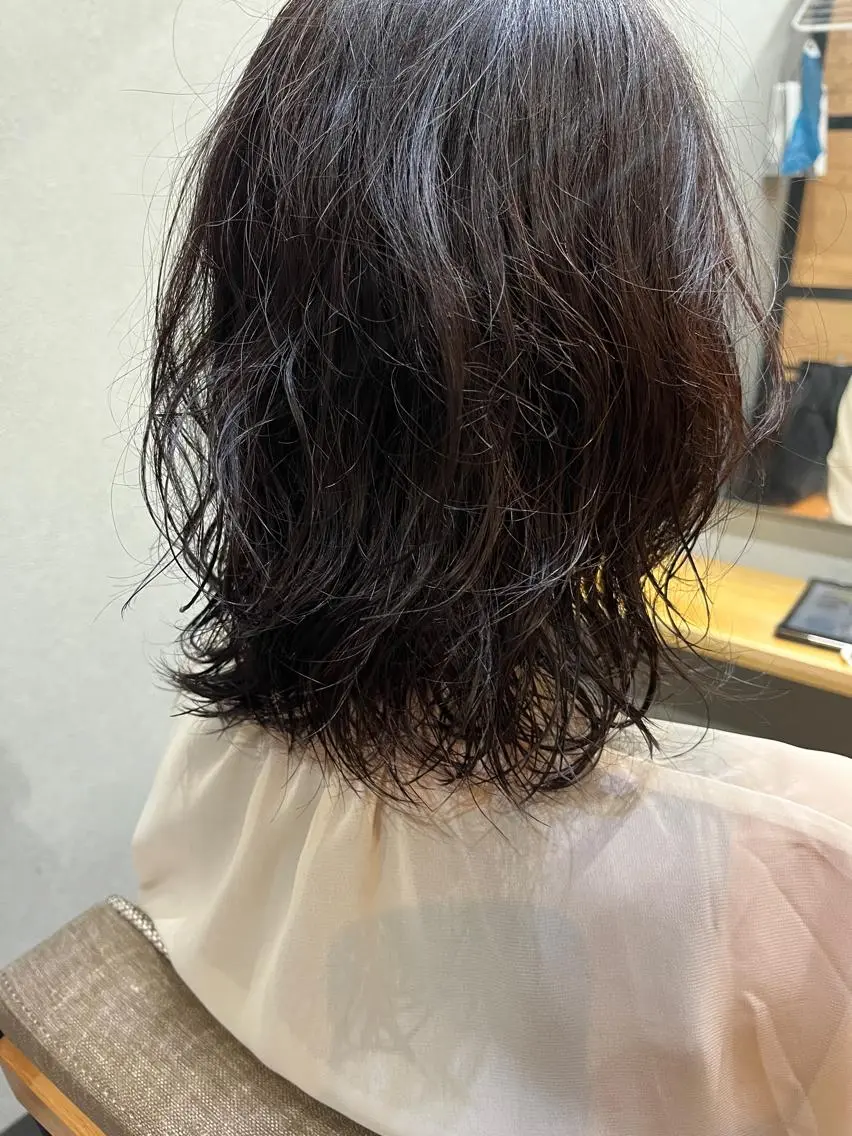 ミディアム カラー パーマ ヘアアレンジ メンズ キッズ ネイル マツエク・マツパ アイブロウ ミディアムパーマ メンズパーマ ブラウンカラー ケアカラー 透明感カラー 久木原 ゆりのヘアスタイル