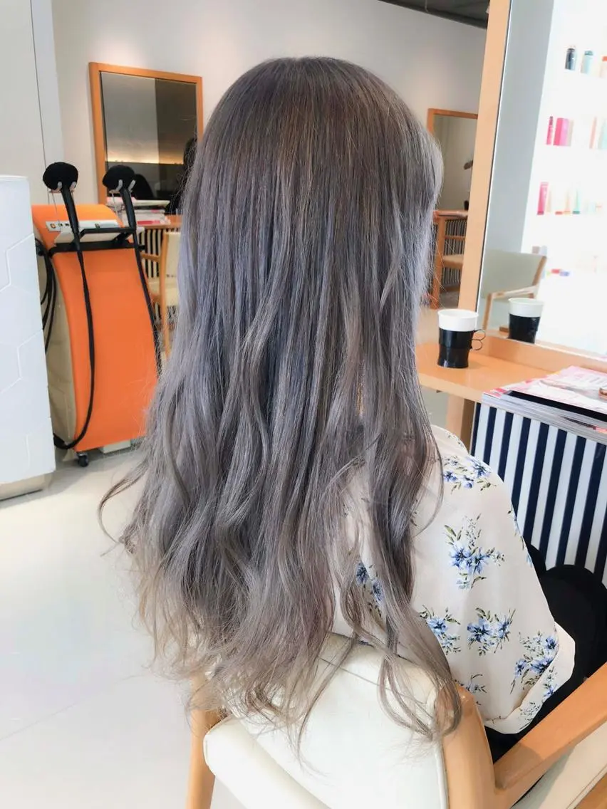ロング カラー 透明感カラー グレージュ ラベンダーカラー ラベンダーグレージュ ラベンダーグレー Days 透明感カラーのヘアスタイル