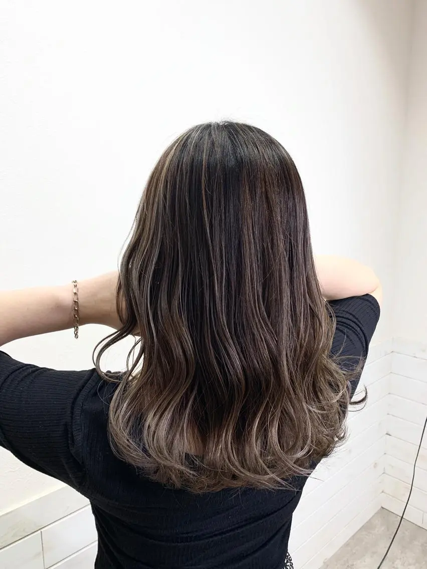 セミロング カラー lucia RYOのヘアスタイル