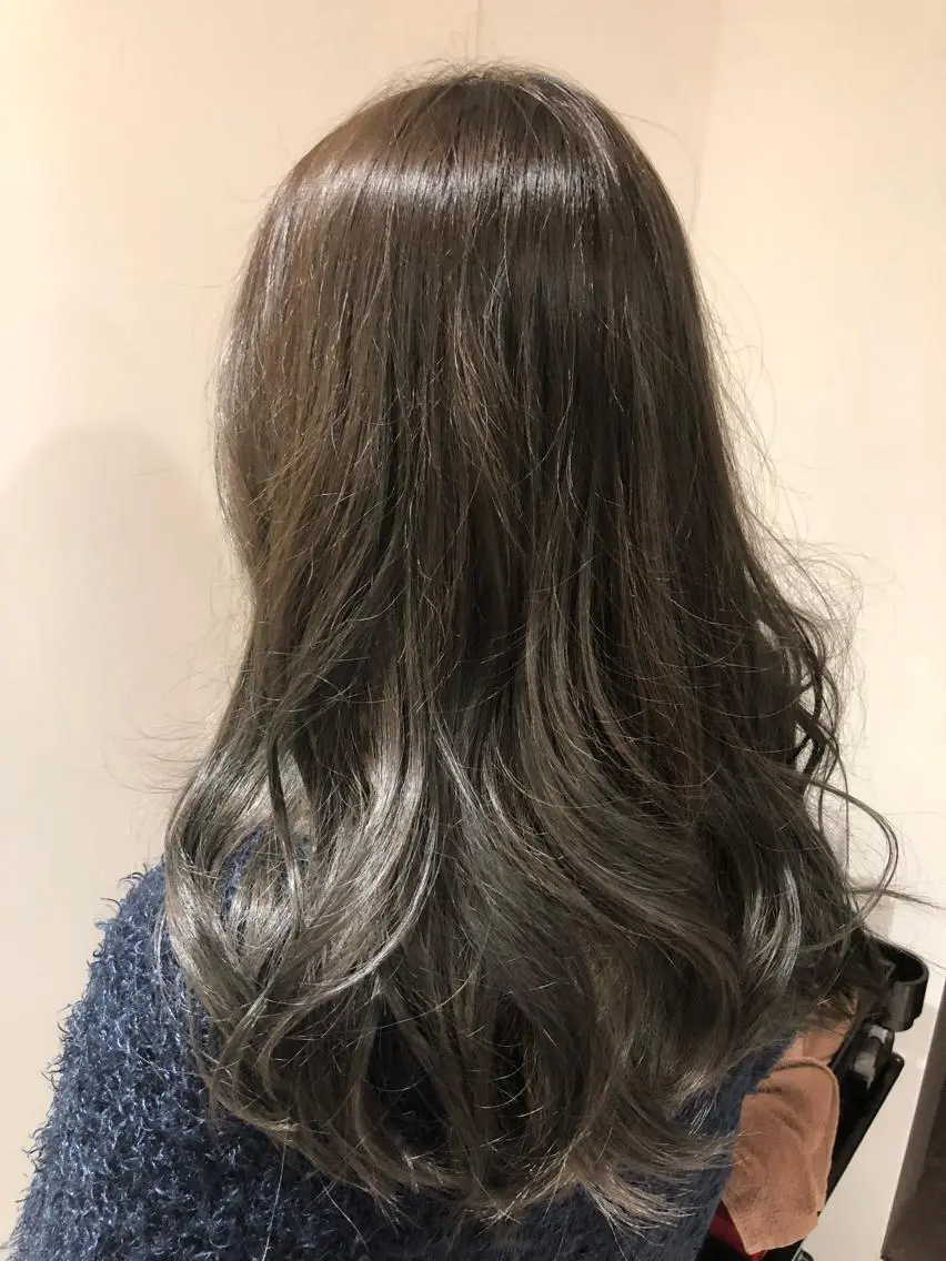 セミロング カラー アディクシーカラー グレージュ レイヤー/ウルフ ハイトーンhiroのヘアスタイル