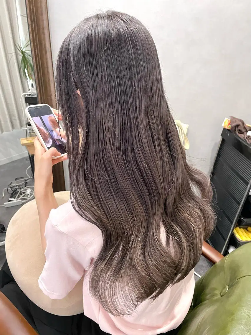 ロング レイヤーカット/透明 感カラー🩵中村友美のヘアスタイル