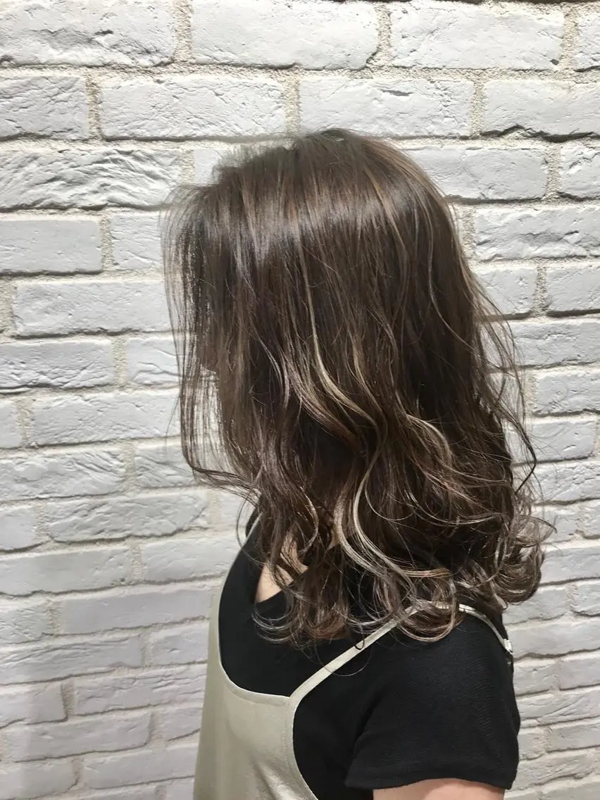 ミディアム カラー Neale.♡ ROLA京橋のマツエク・マツパデザイン