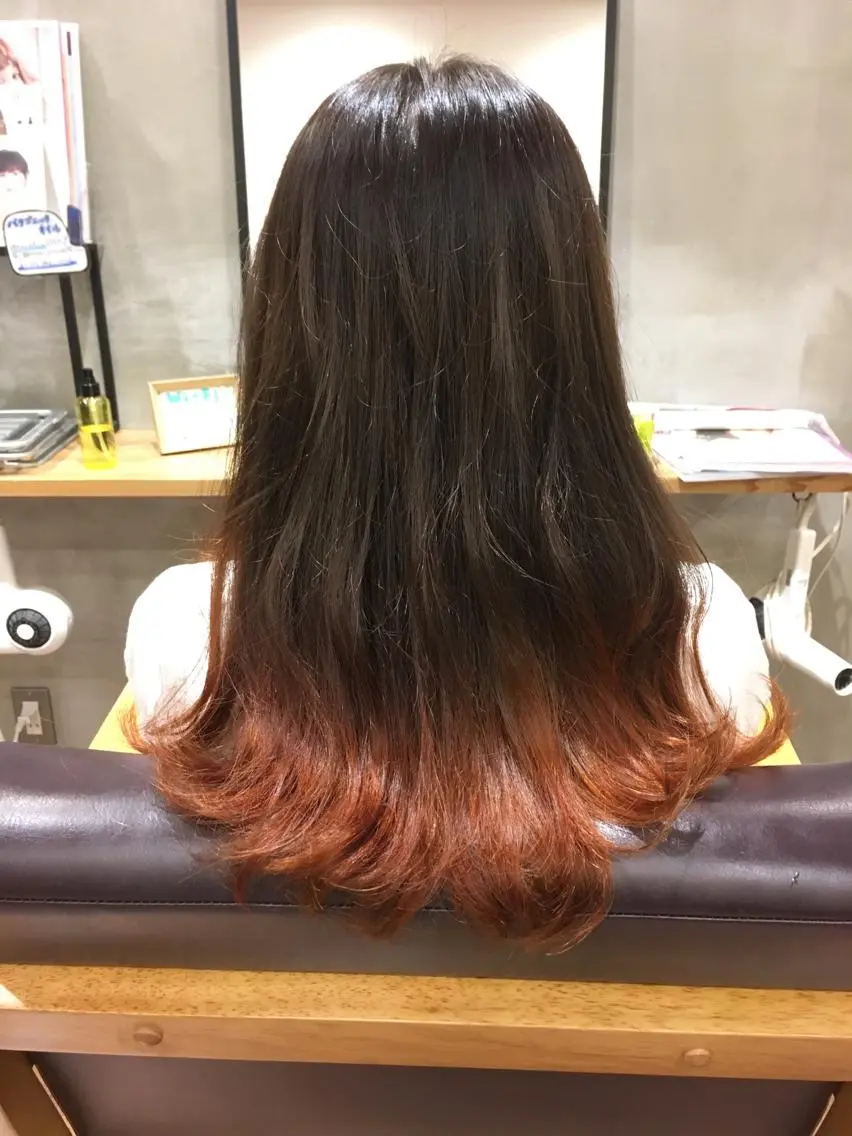 ロング カラー ヘアアレンジ グラデーションカラー オレンジ 栗林 実莉のネイルデザイン