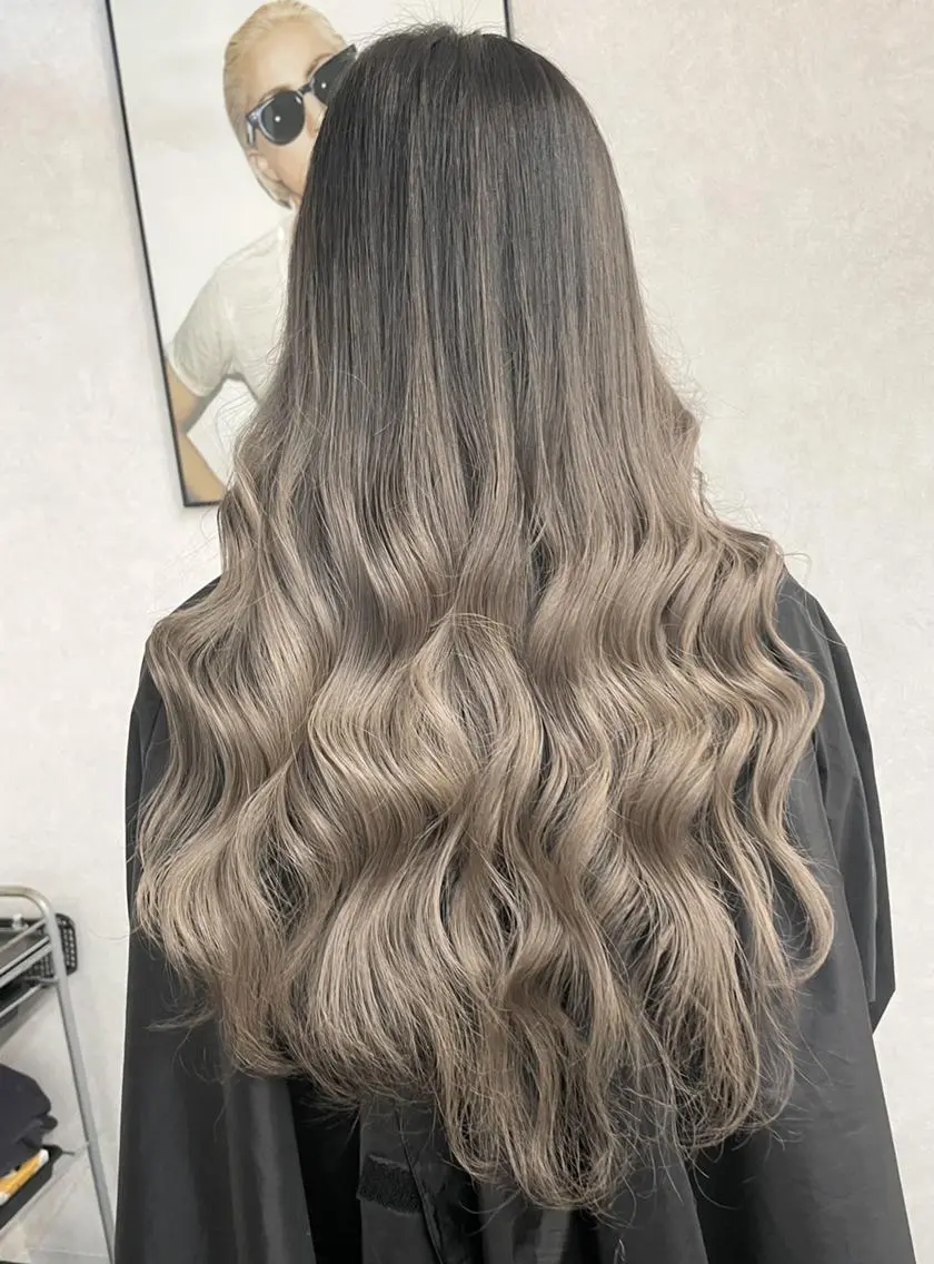 ロング ヘアアレンジ カラー ハイトーン カラーのヘアスタイル