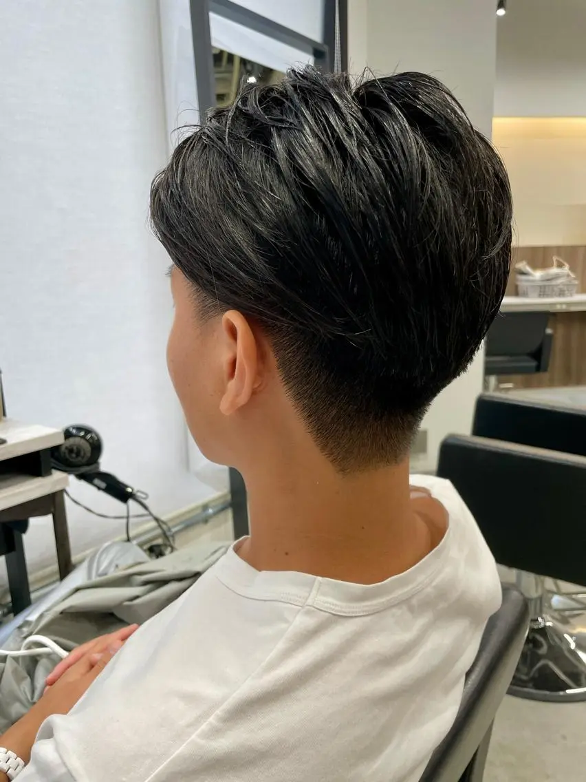 メンズ 七三 刈り上げ カット ヘアカラー トリートメント 福永速人 /メンズパーマのヘアスタイル