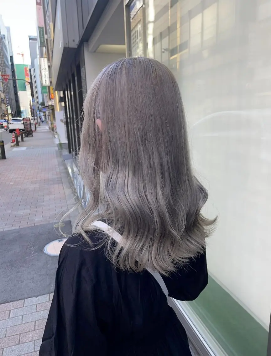 セミロング カラー 🤍💕ブリーチカラ ーAyaka💕🤍のヘアスタイル