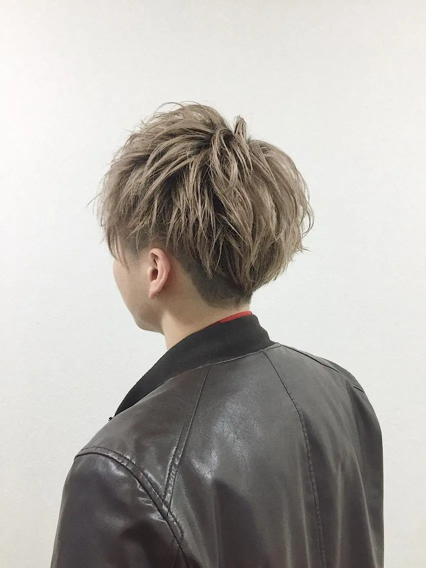ショート カラー メンズ マッシュ ベージュカラー ハイトーン/レイヤー /ウルフ⭐️永田⭐️のヘアスタイル