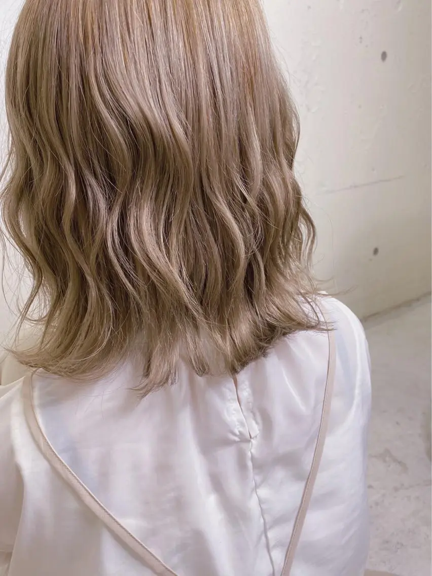 セミロング カラー ハイトーンカラー 外ハネヘア 大塚斗真(カ ットモデル募集🙌)のヘアスタイル