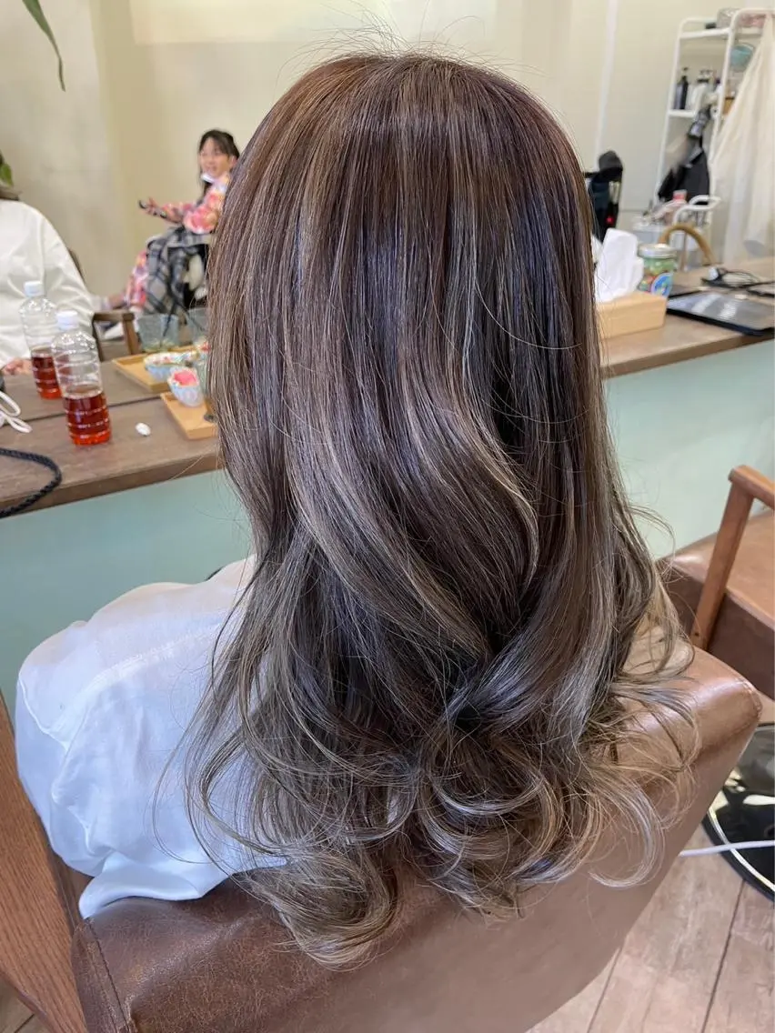 ロング カラー ヘアカラー トリートメント 鶴見 和美のヘアスタイル