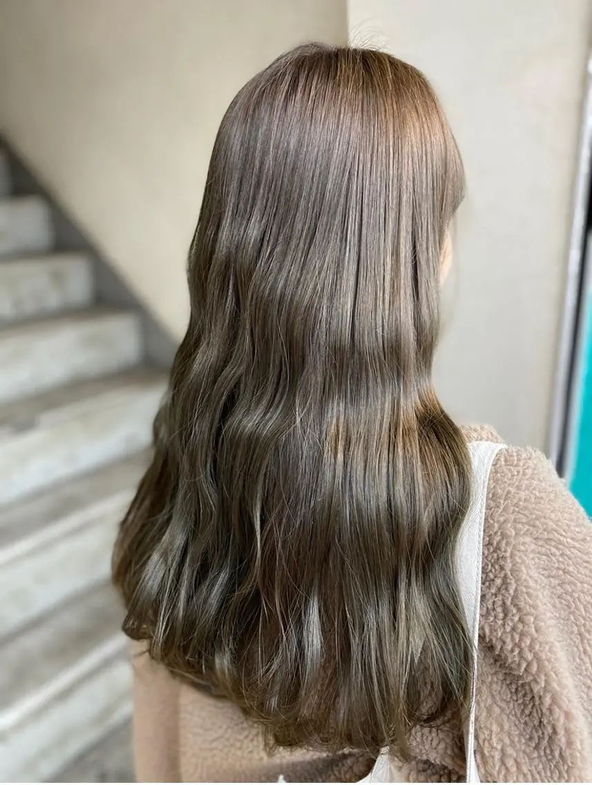 ロング 平山 愛理のヘアスタイル