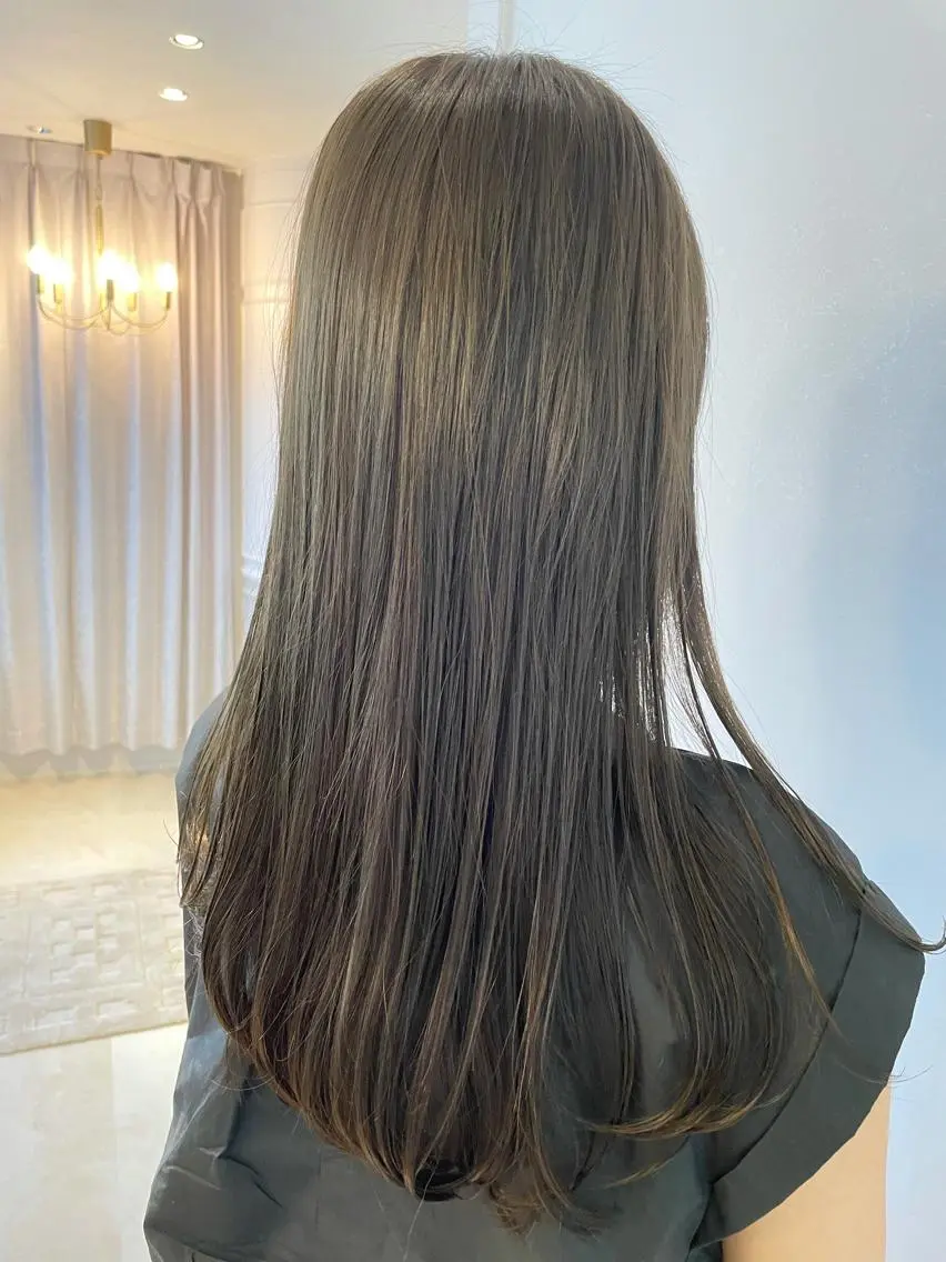 ロング シアーベージュ 髪質改善お任せ ください♪ひとみのヘアスタイル