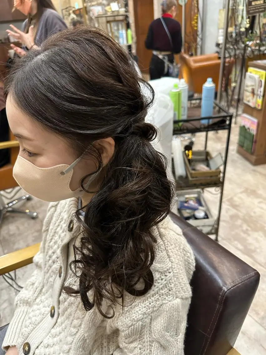 ロング ヘアアレンジ ポニーテール カット スパのヘアスタイル
