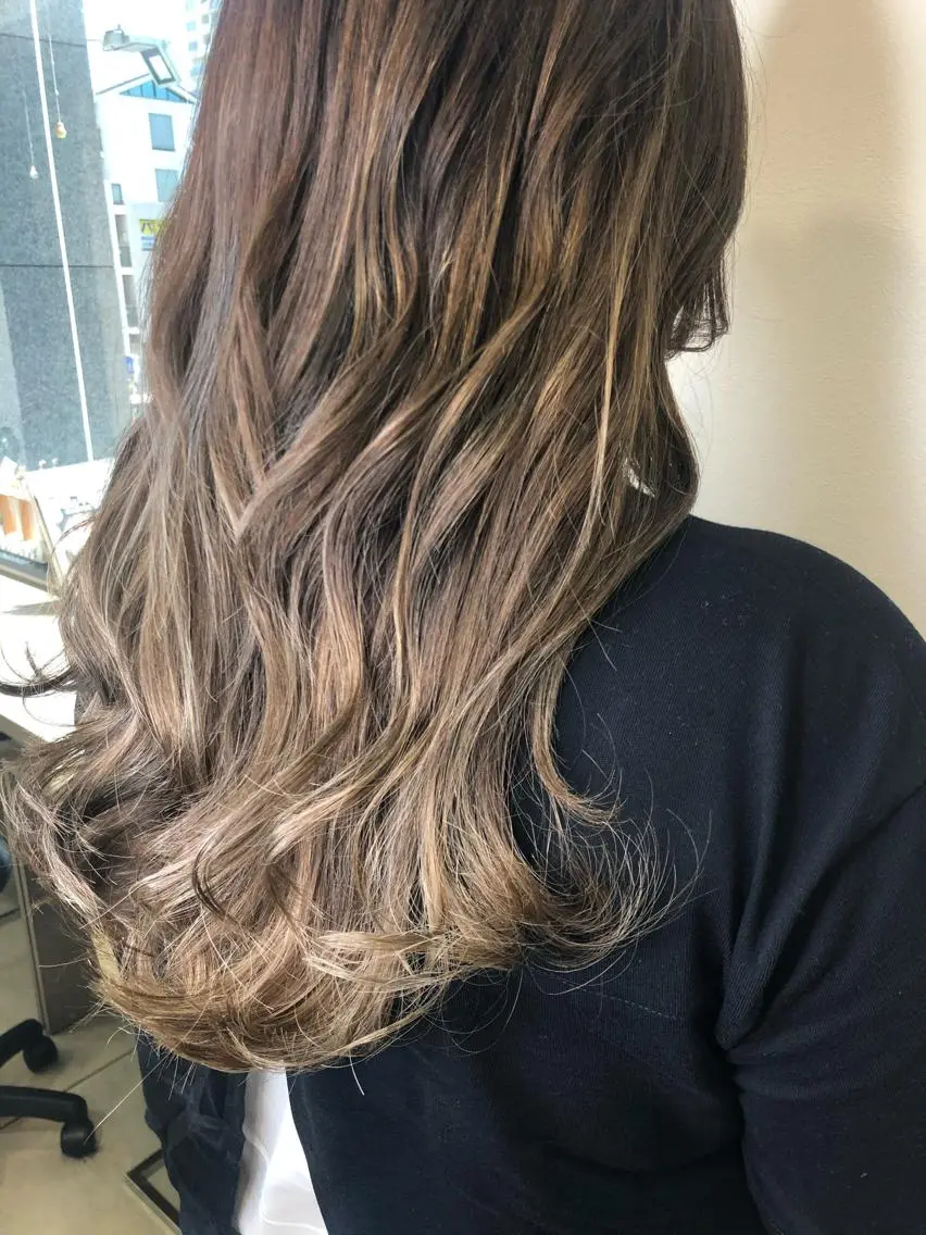 ロング カラー ベージュカラー ヘアカラー トリートメント 松佐 ゆかりのヘアスタイル