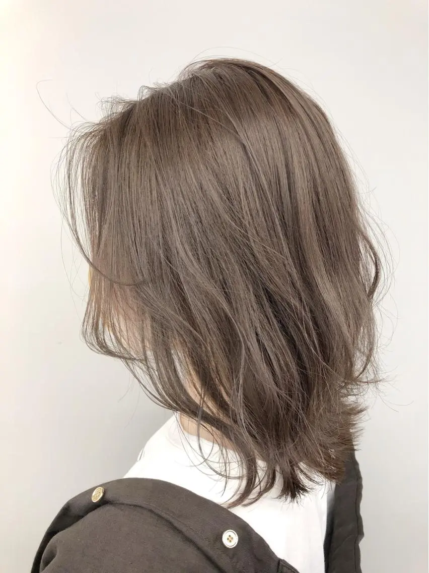 ミディアム カラー アッシュ アッシュブラウン ブラウンカラー レイヤーカット ウルフカット 代表 YUKI ☆のヘアスタイル