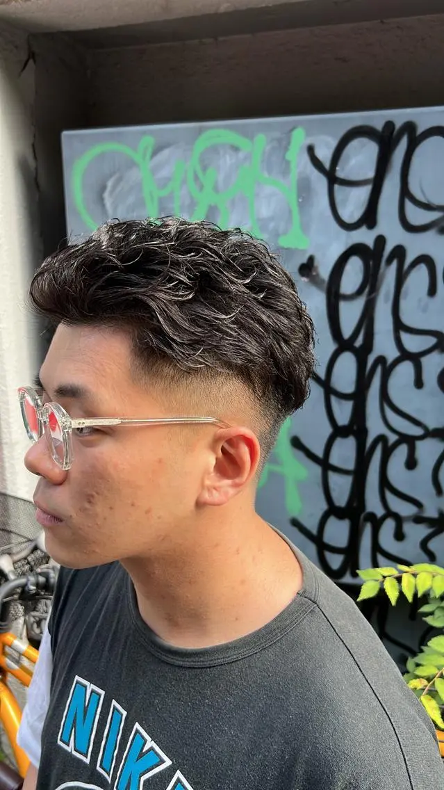 ショート パーマ メンズ フェードカット カット パーマ 垢抜け・メンズパーマ 津山祐紀のヘアスタイル