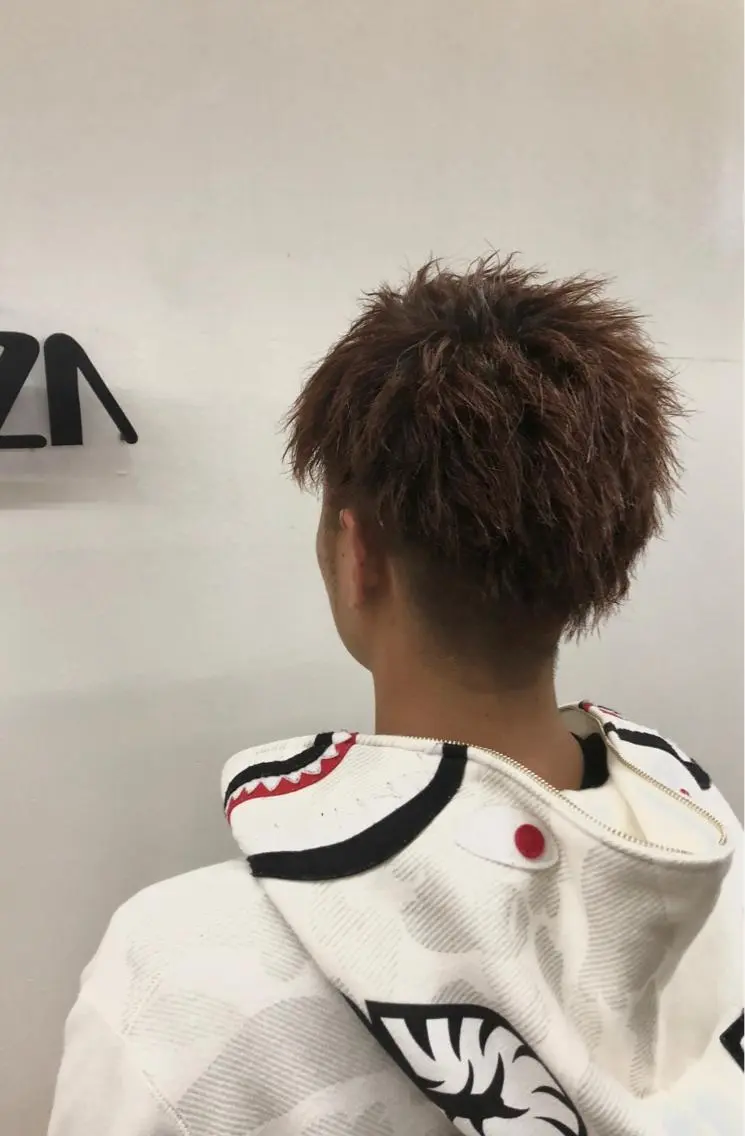 ショート メンズ メンズパーマ メンズツイストパーマ 刈り上げ ショートヘア ツイストパーマ 東條 克義のヘアスタイル