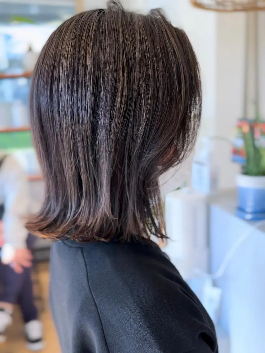 ミディアム カラー ブリーチ グレージュ ハイライトカラー イルミナカラー インナーカラー カット ヘアカラー トリートメント 白髪ぼかしハイライト 💫ミネ ヒロシのヘアスタイル
