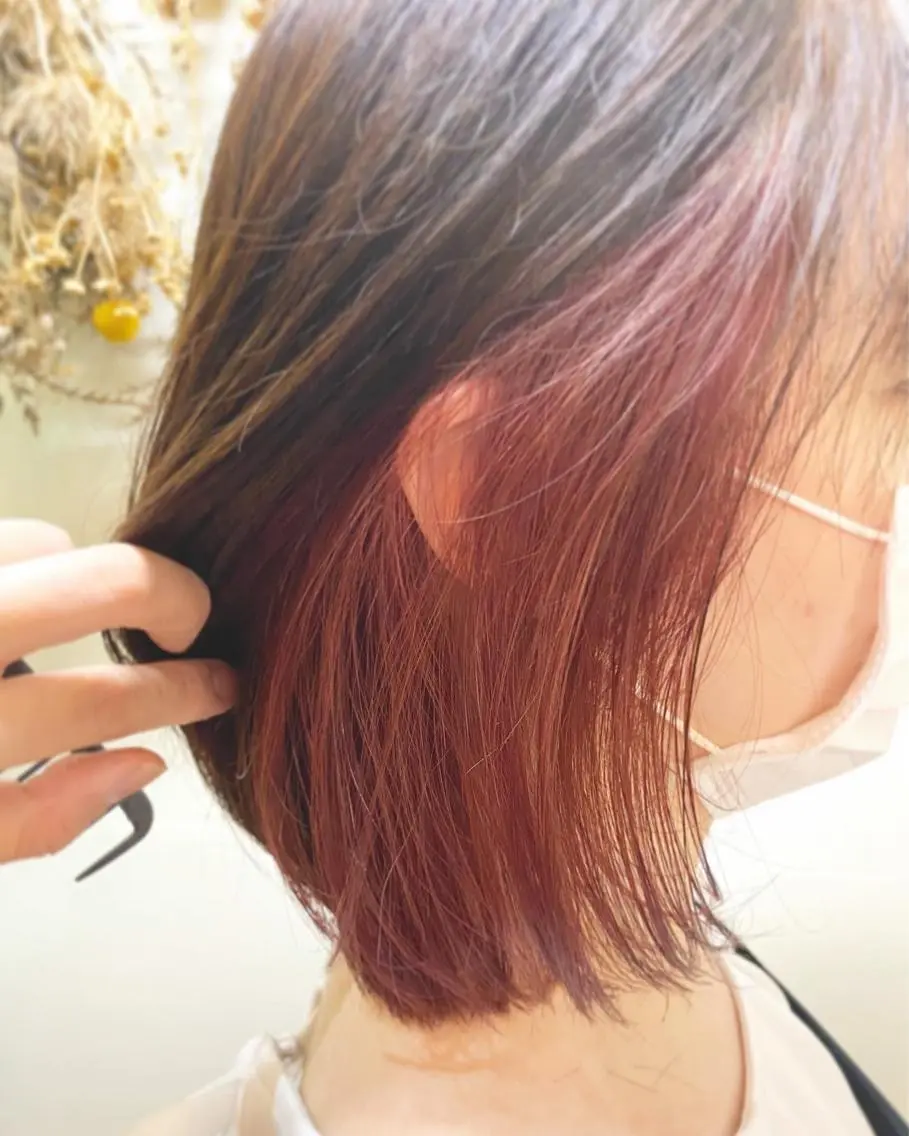 カラー ベージュカラー インナーカラー ピンクカラー バイオレットカラー 氷見 早祐香のヘアスタイル