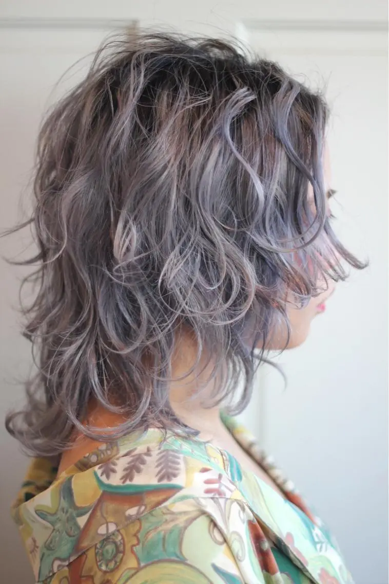 ミディアム カラー グラデーションカラー シルバー ウルフカット ホワイト&レイヤーカ ットエクステ長畠俊輔のヘアスタイル