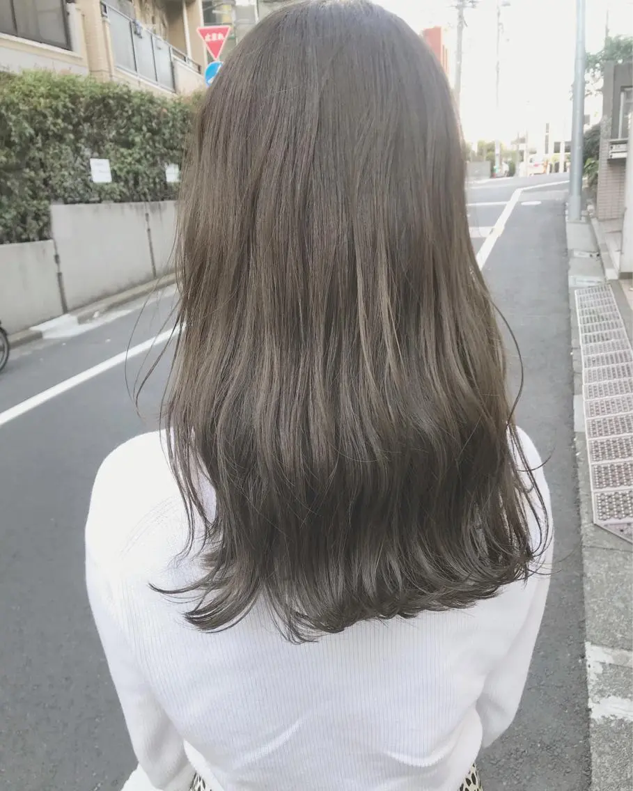 セミロング カラー ハイトーンボブ 前田 表参道　グレージュのヘアスタイル