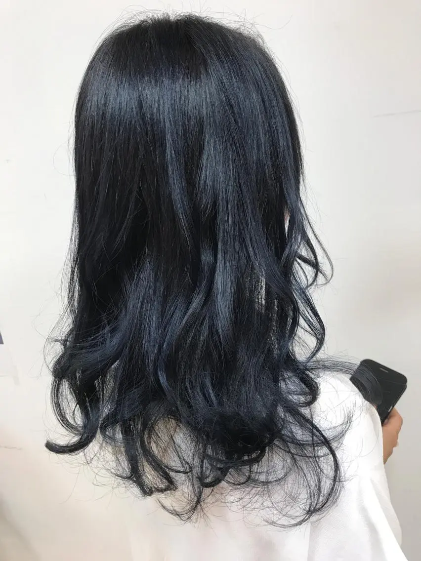 セミロング カラー ネイビーカラー 平尾 拓也のヘアスタイル