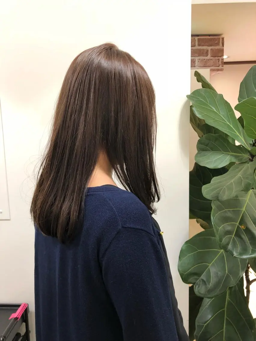 セミロング 顔周りの垢抜けヘア 立山あいりのヘアスタイル