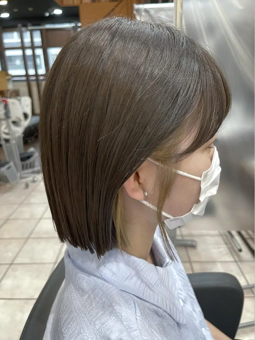 ミディアム カラー 切りっぱなしボブ インナーカラー ボブ カット ヘアカラー トリートメント Zina天王寺 CHIAKIのヘアスタイル