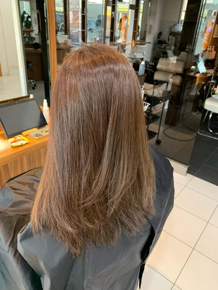 セミロング カラー 白髪ぼかしハイライト 柳川拓哉のヘアスタイル