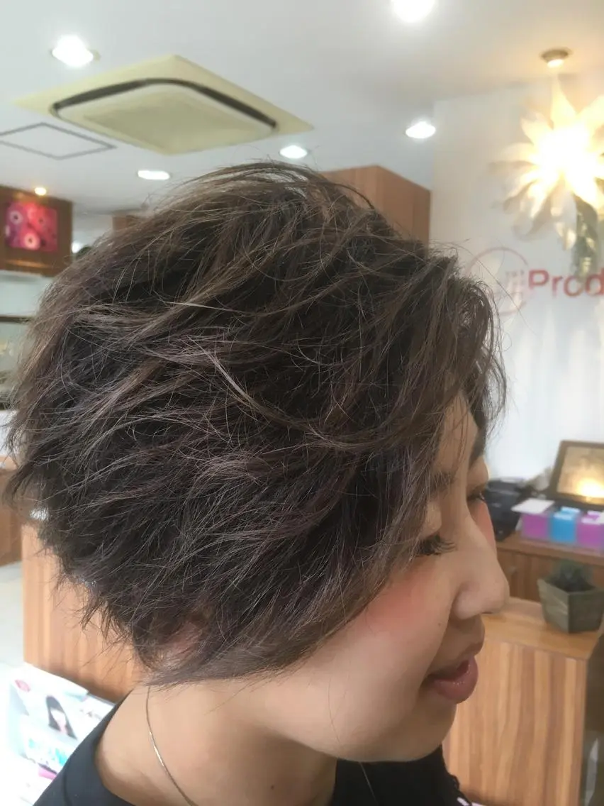 ショート カラー 白髪ぼかしハイライト 柳川拓哉のヘアスタイル