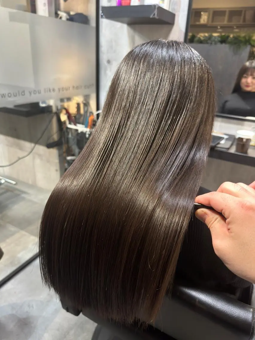 セミロング TAKAMI 髪と爪を同時に施術のネイルデザイン