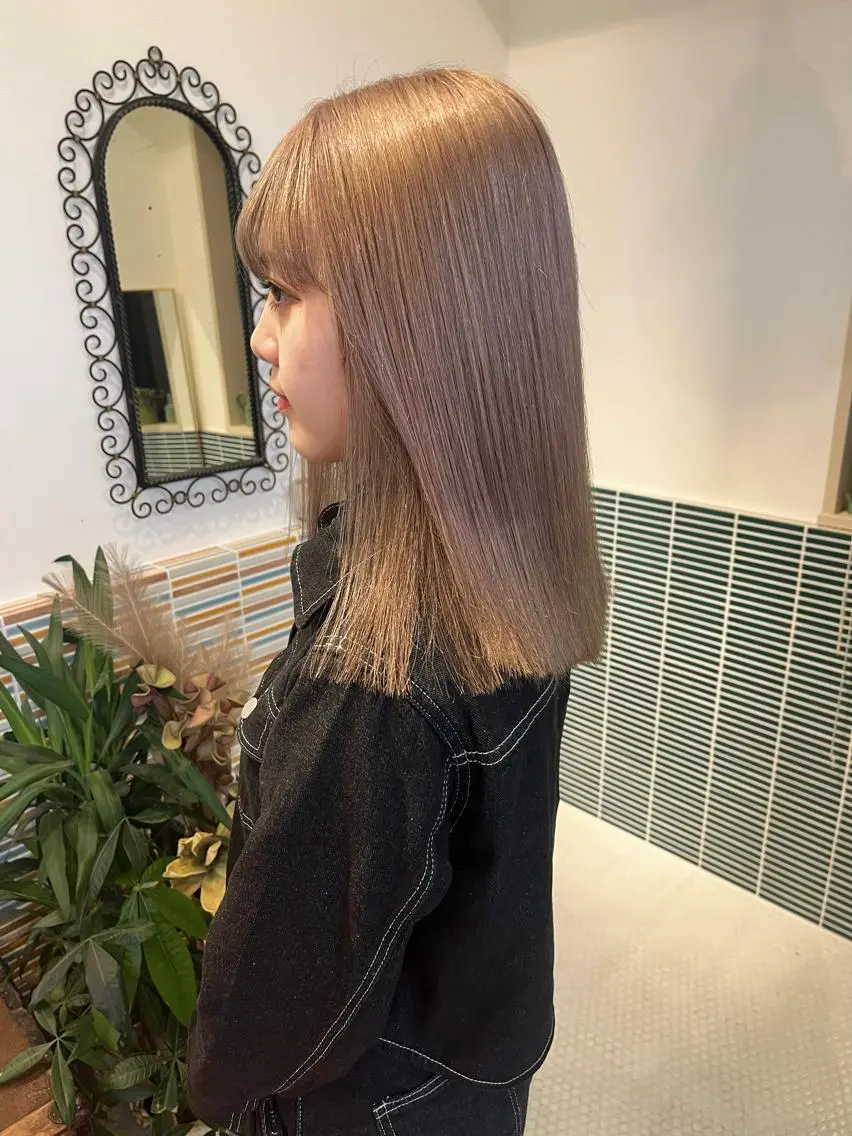ミディアム カラー ブリーチ ヘアカラー トリートメント 🩷ハイトーン透明感 レイヤー🩷ユリカのヘアスタイル