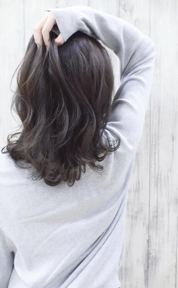 セミロング 鈴木 悠のヘアスタイル