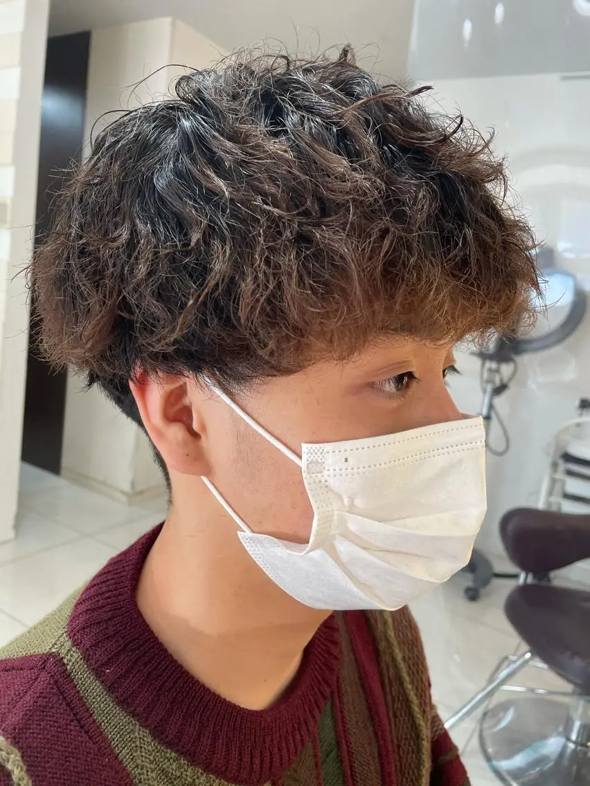 パーマ メンズ メンズパーマ ツイストスパイラルパーマ スパイラルパーマ SHUN メンズパーマのヘアスタイル