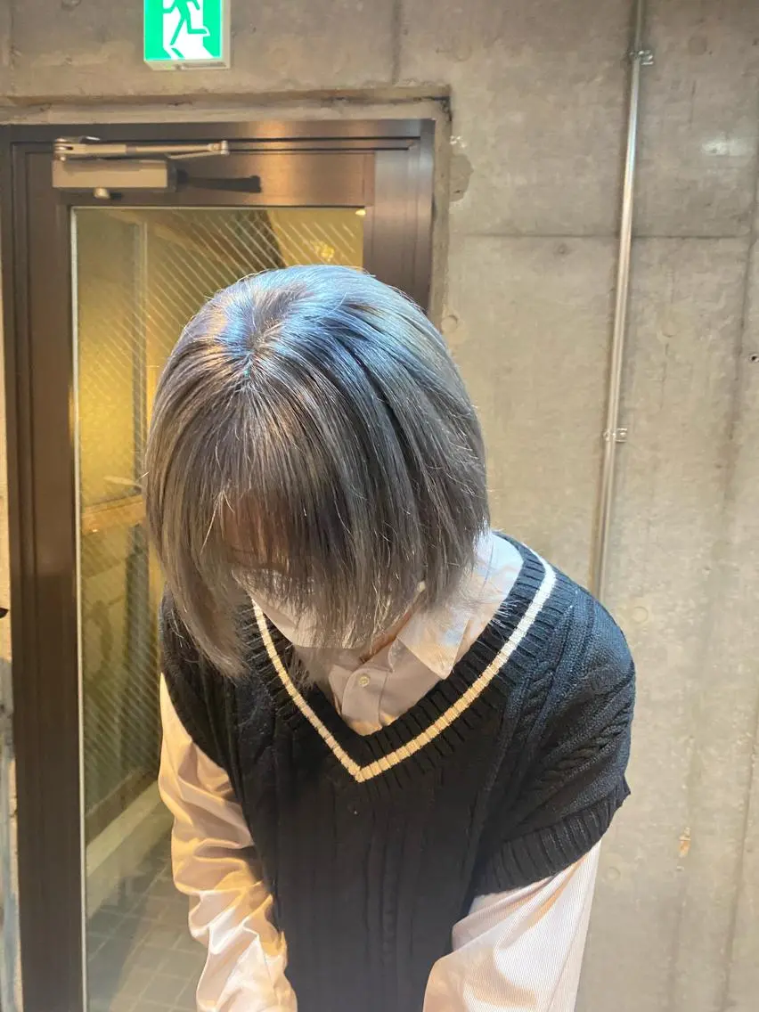 カラー シルバー 透明感ブリーチ ハイトーンウエダのヘアスタイル