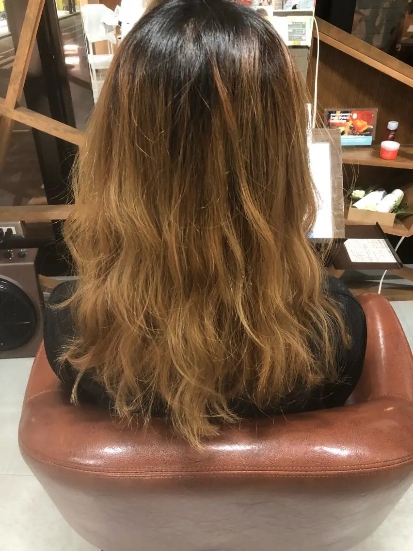 カラー ベージュカラー ブリーチ グラデーションカラー 吉田 茉生のヘアスタイル