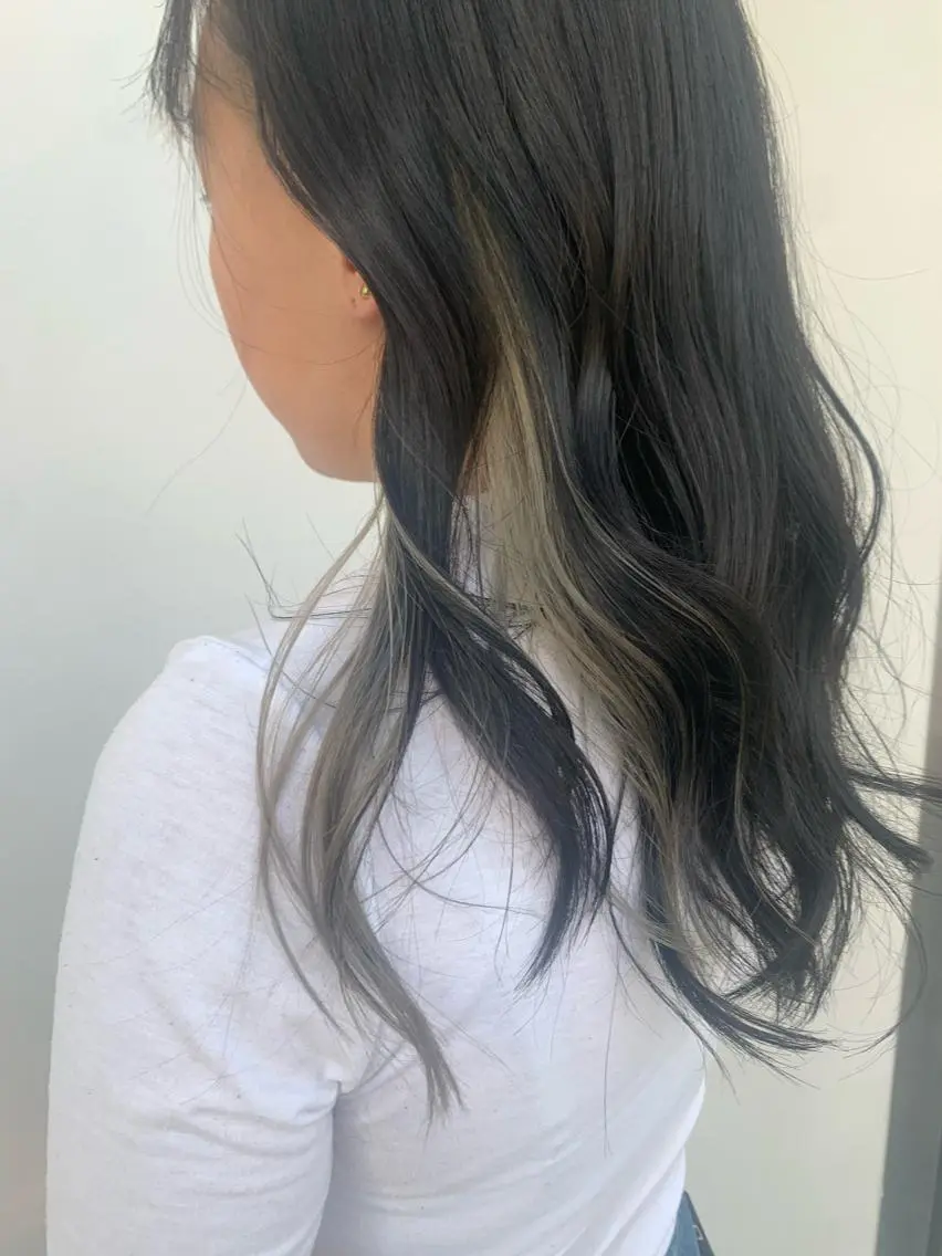 ミディアム カラー インナーカラー シルバー ヘアカラー 中目黒🌼 🌼ハナのヘアスタイル