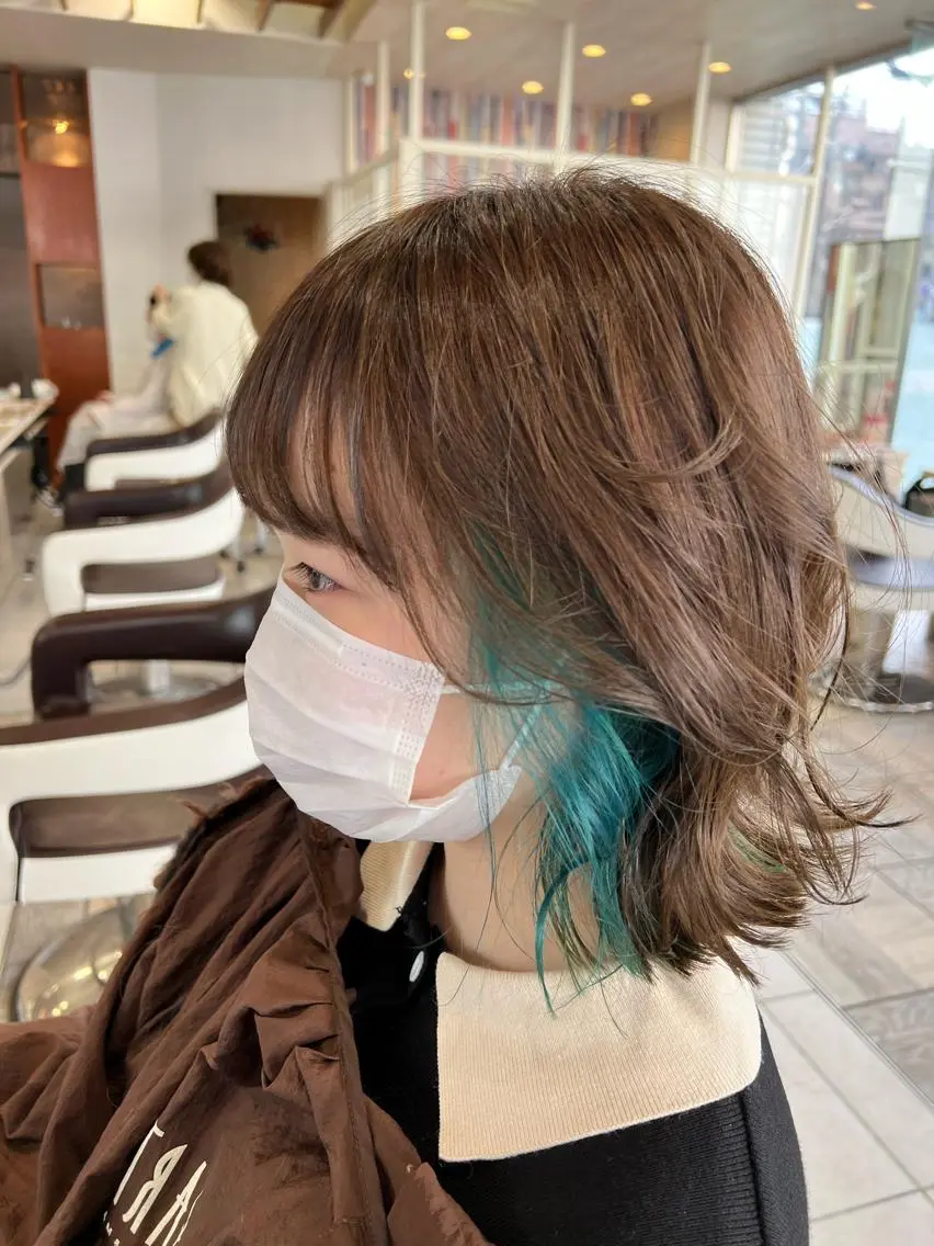 カラー インナーカラー EARTH岩楯 優貴のヘアスタイル