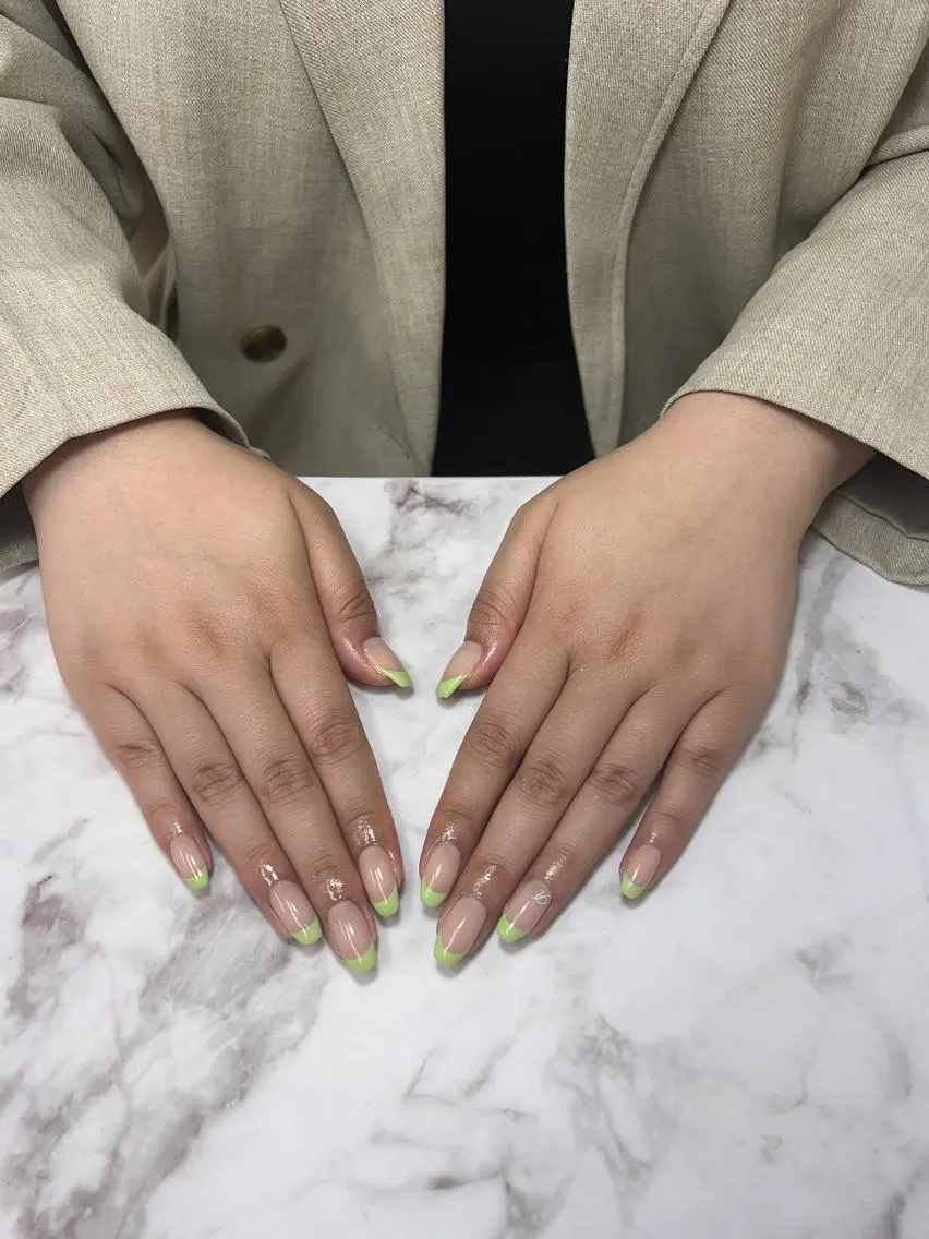 salon UNE LMA見習いスタッフのネイルデザイン