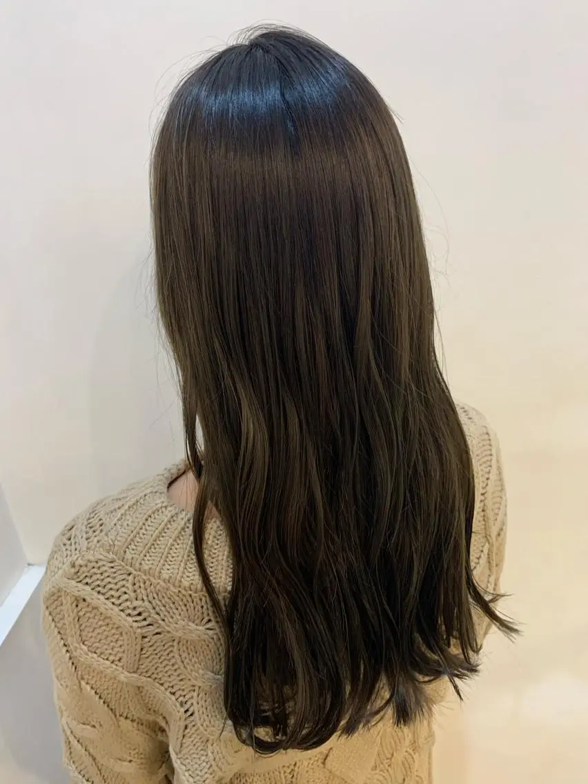 ロング アッシュ カット ヘアカラー トリートメント 佐々木 芽衣のヘアスタイル